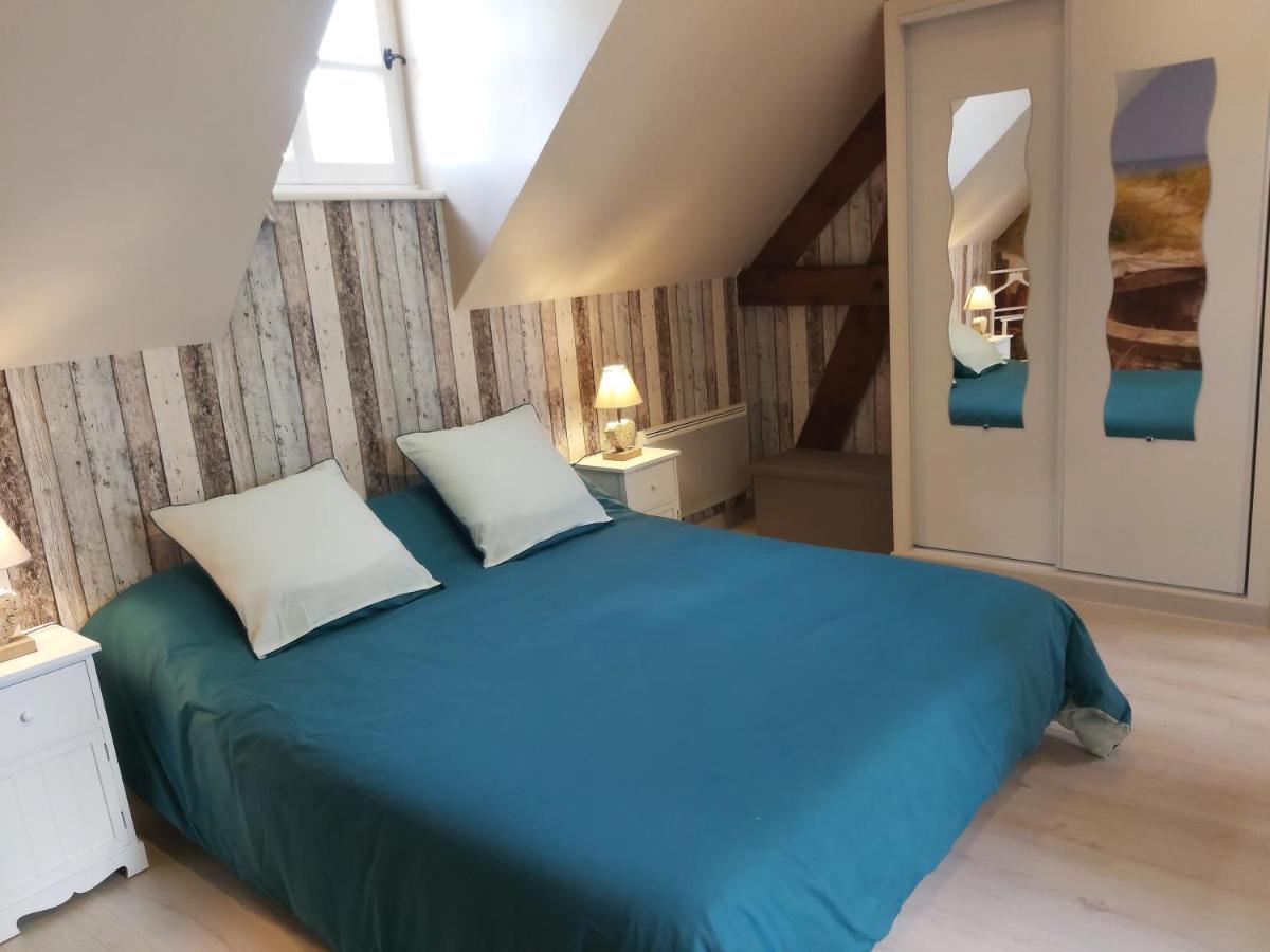 Le Bonheur Des Plumes Bed & Breakfast Montmartin-en-Graignes Екстериор снимка