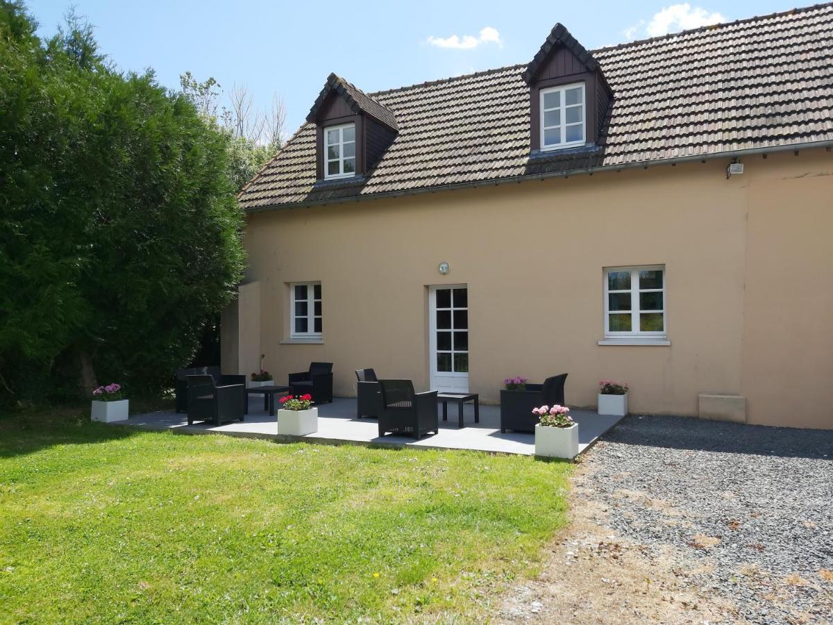 Le Bonheur Des Plumes Bed & Breakfast Montmartin-en-Graignes Екстериор снимка