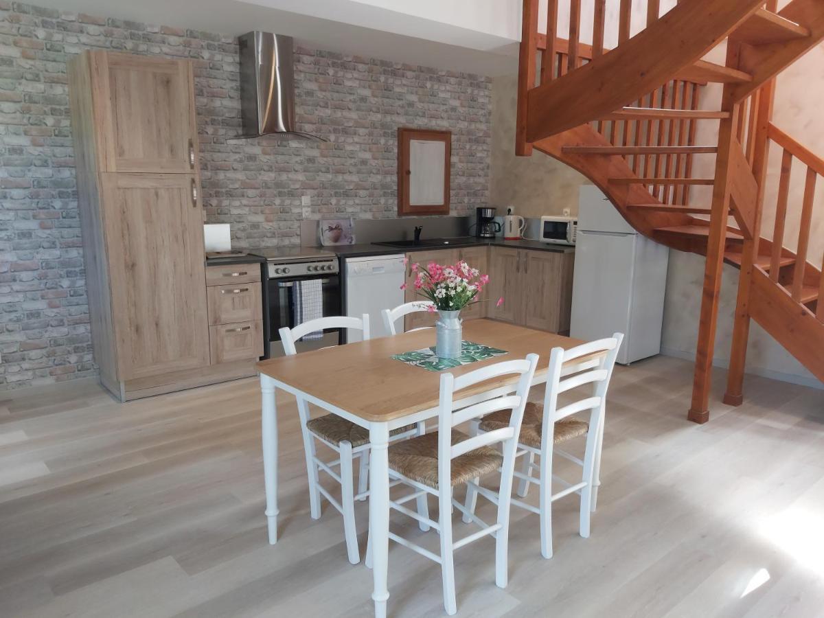 Le Bonheur Des Plumes Bed & Breakfast Montmartin-en-Graignes Екстериор снимка