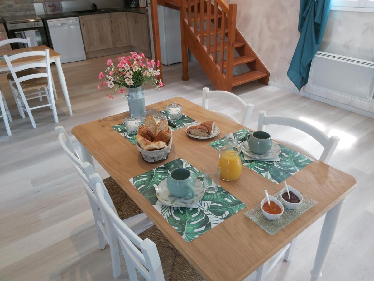 Le Bonheur Des Plumes Bed & Breakfast Montmartin-en-Graignes Екстериор снимка