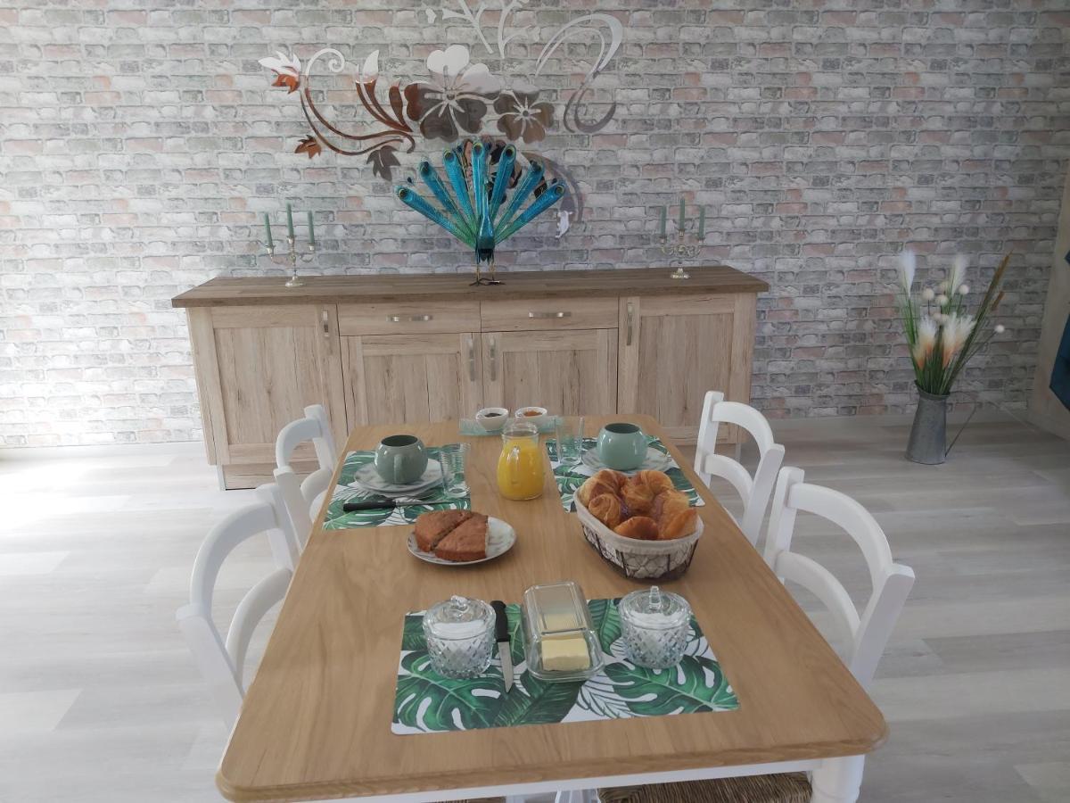 Le Bonheur Des Plumes Bed & Breakfast Montmartin-en-Graignes Екстериор снимка